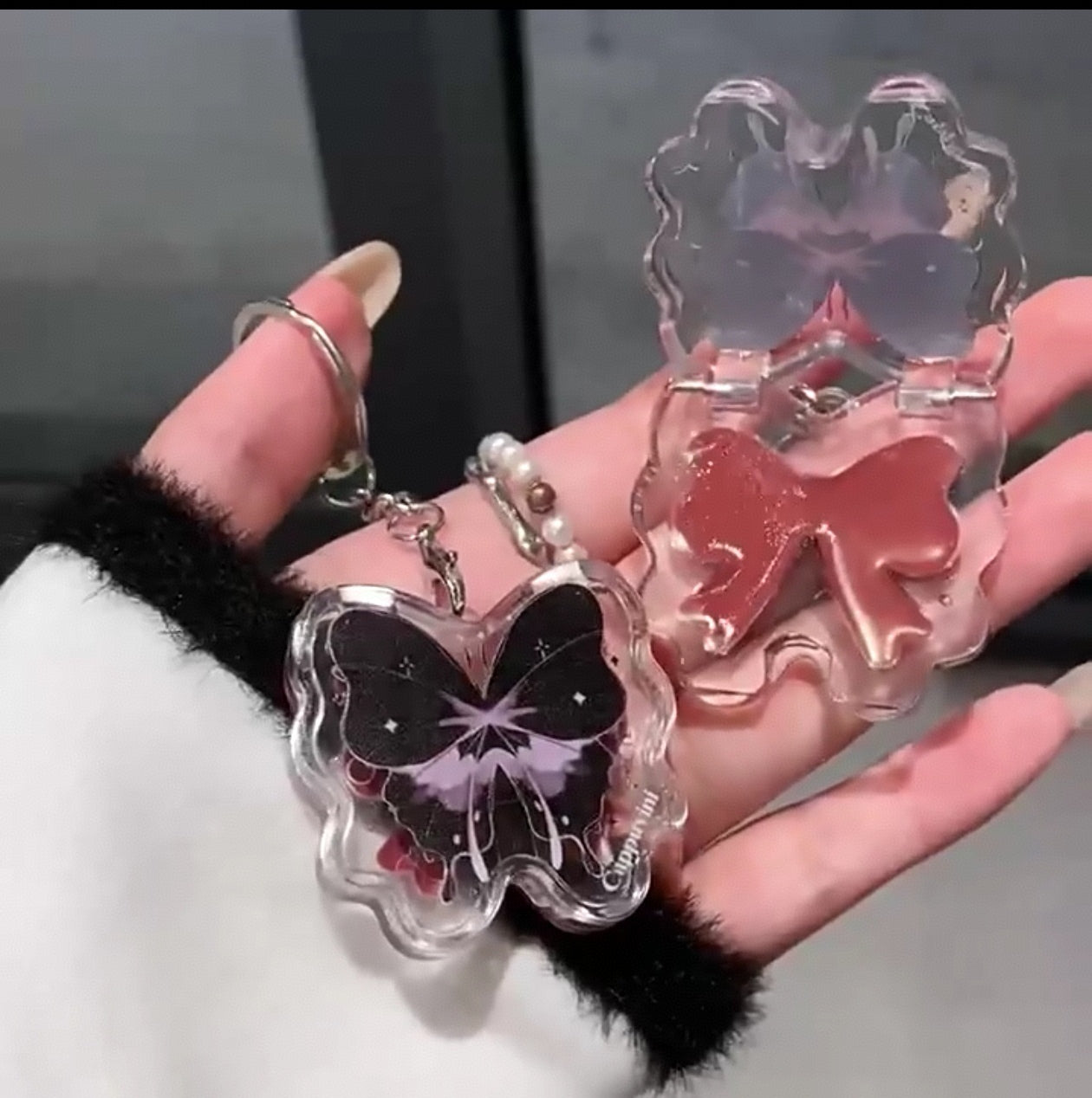 Cappuvini Butterfly Lip Gloss Keychain】A touch of shine, double the delight! It's a moisturizing, tinted solid lip gloss and an adorable, eye-catching butterfly accessory in one~